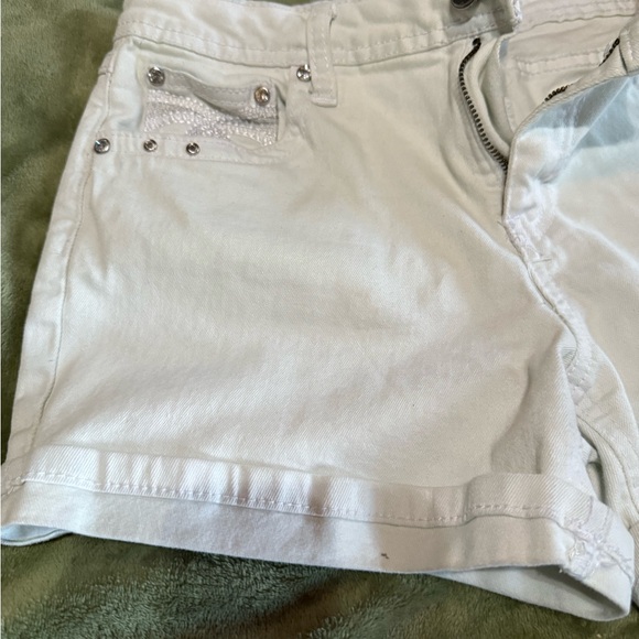 Women's White Earl Jeans Denim Shorts W/ detailed pockets. Cowgirl, stagecoach - Picture 6 of 11
